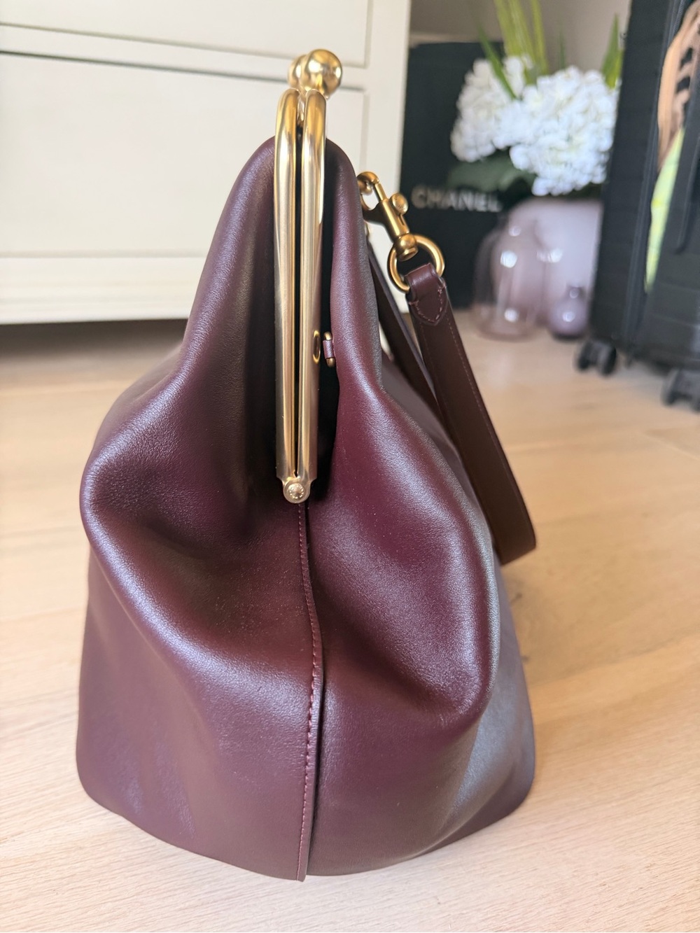 Large Coach Kiss-Lock Frame Clutch in Deep Burgundy with Gold Hardware - Picture 4 of 8